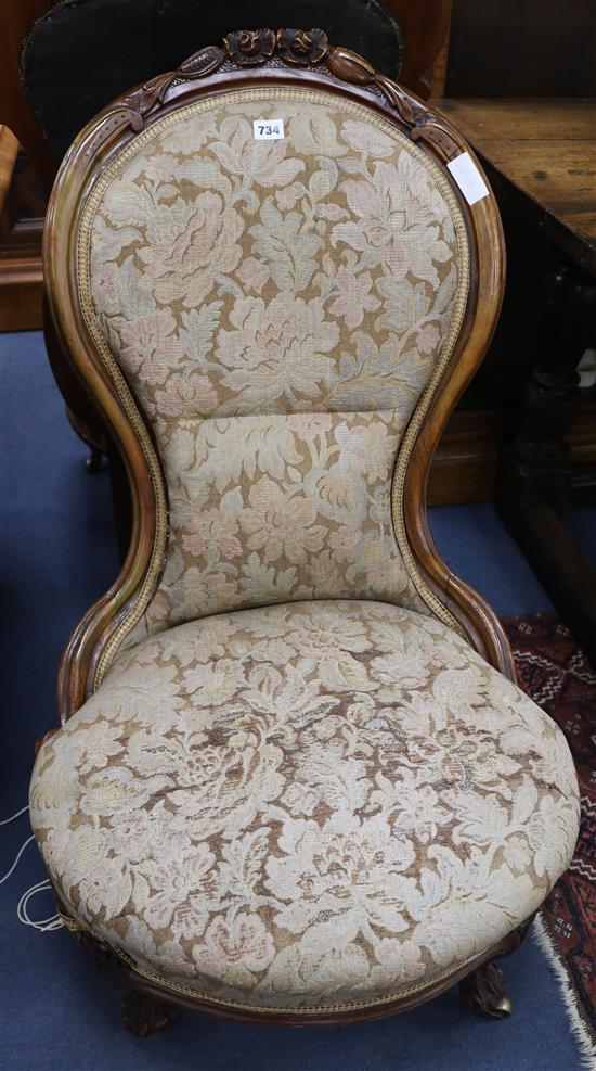 A Victorian walnut spoonback chair